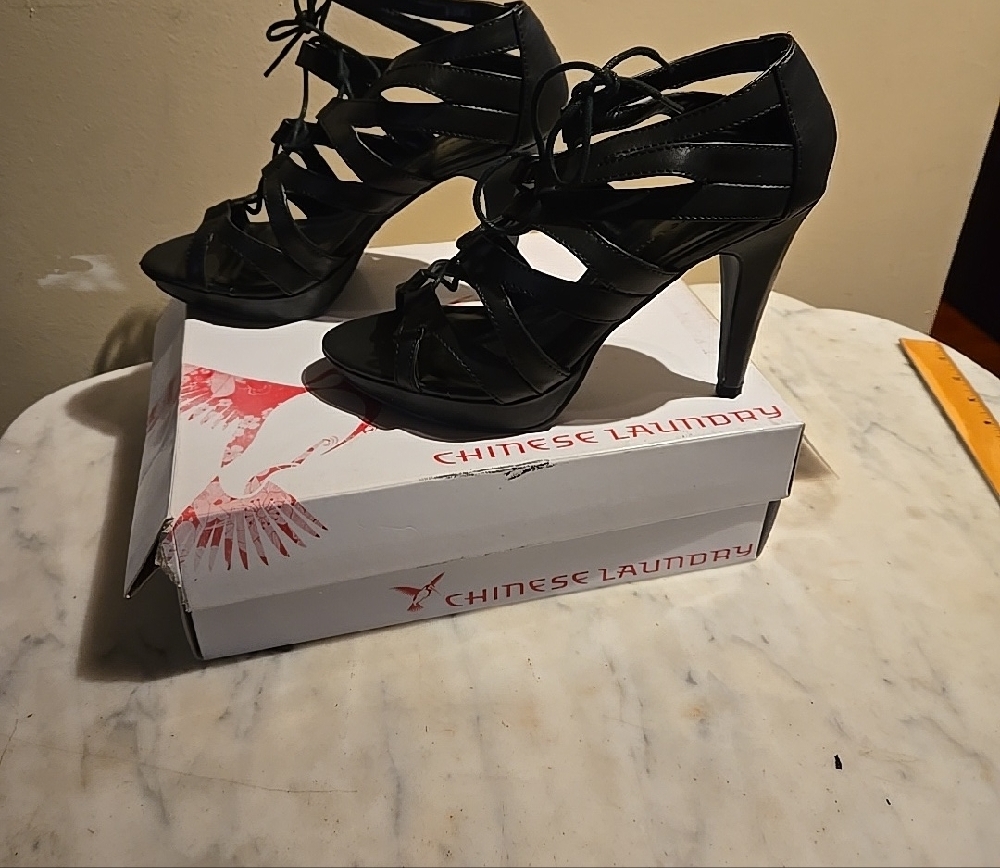 Chinese Laundry Black Women's Shoes - Picture 5 of 6